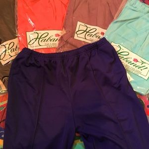 Wardrobe of pants- New-5 pairs included